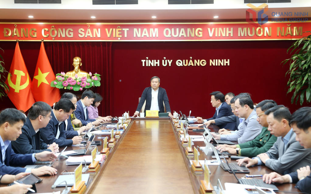 Sáng 22/11, Ban Thường vụ Tỉnh ủy họp chỉ đạo triển khai ngay công tác hỗ trợ với tinh thần hỗ trợ tỉnh Lâm Đồng nhanh nhất, hiệu quả nhất. Ảnh: Thu Chung.