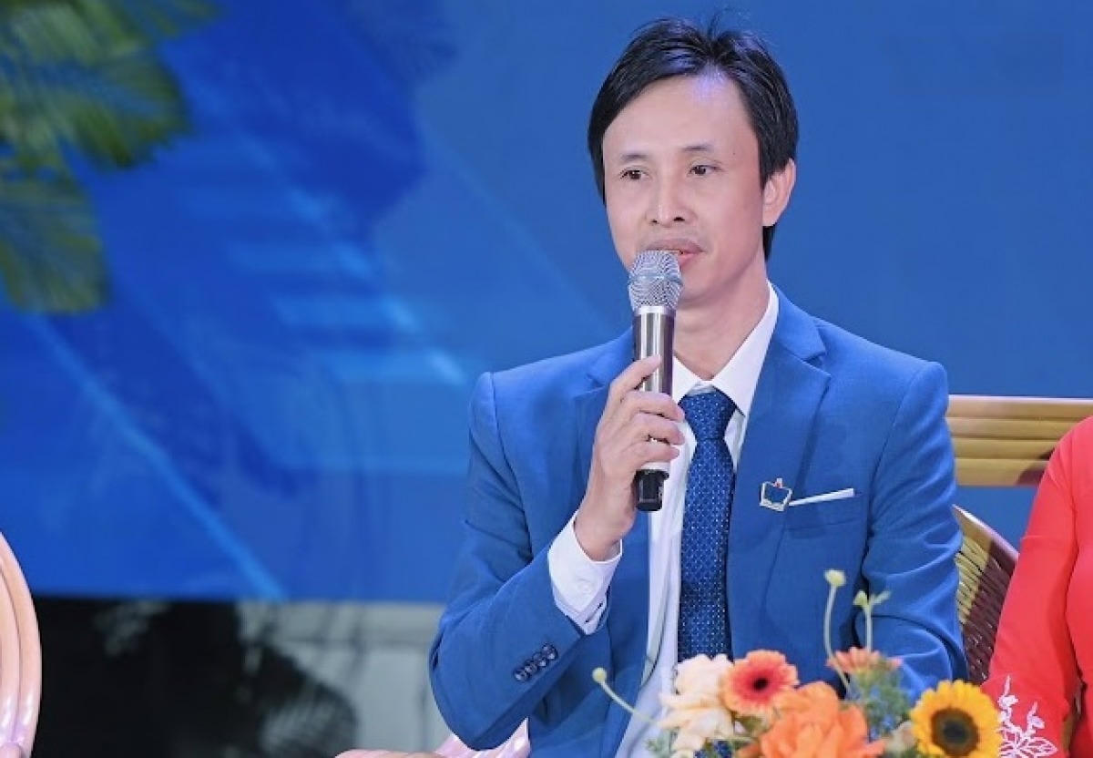 Thầy Tư cảm thấy bất ngờ và xúc động khi được lựa chọn để tham dự bình chọn 'Vinh danh Người truyền lửa'. Ảnh: MOET