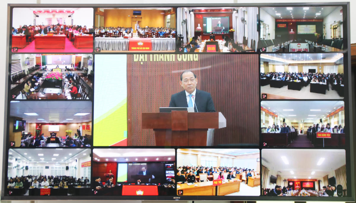 Các đại biểu tham dự tại các điểm cầu trực tuyến ở địa phương. Ảnh: Tiến Đạt.