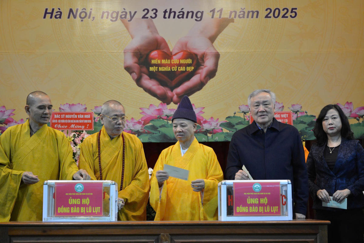 Sự kiện cũng là dịp để học viện phát động hỗ trợ đồng bào miền Trung đang chịu ảnh hưởng nặng nề bởi mưa lũ.