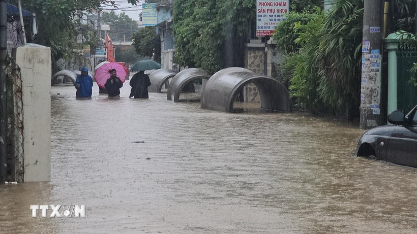 Khu dân cư Bắc Nha Trang ngập sâu. (Ảnh: Đặng Tuấn/TTXVN).