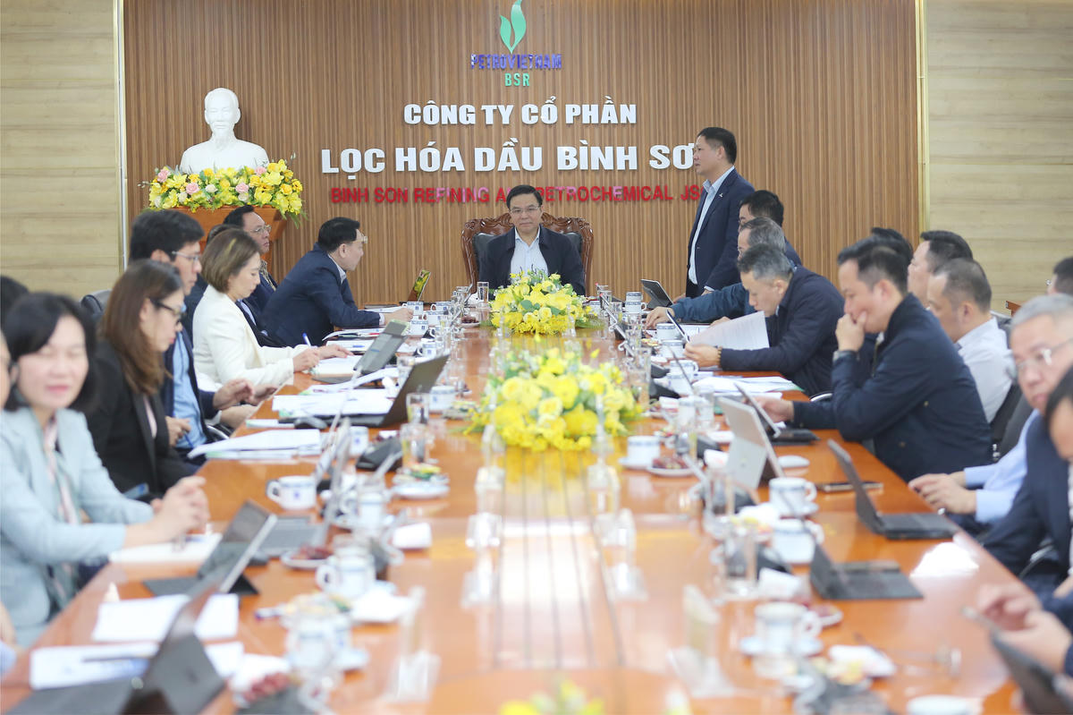 Chủ tịch HĐQT BSR Bùi Ngọc Dương báo cáo tại buổi làm việc