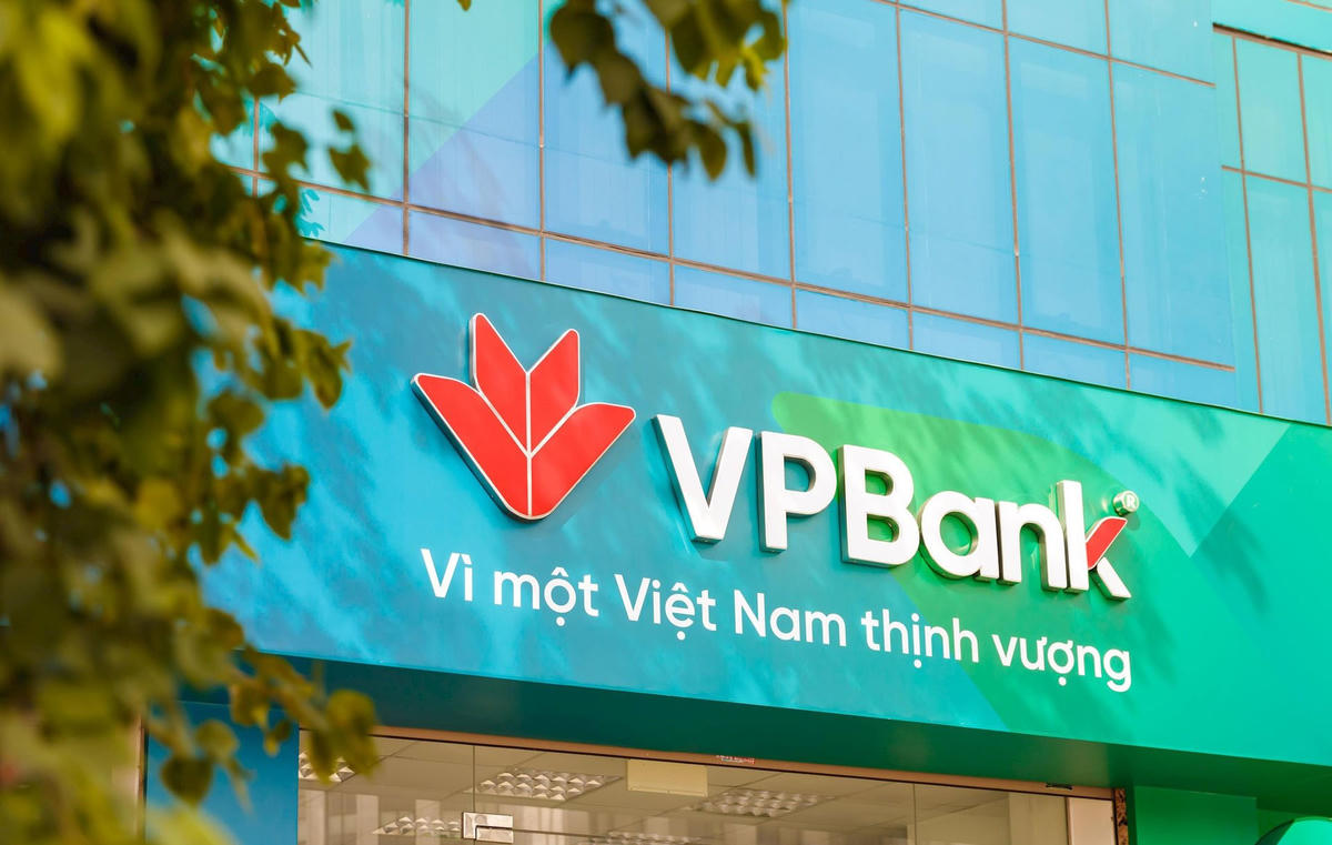 VPBank hỗ trợ lãi suất 1.000 tỷ đồng cho khách hàng bị ảnh hưởng bởi bão lũ.