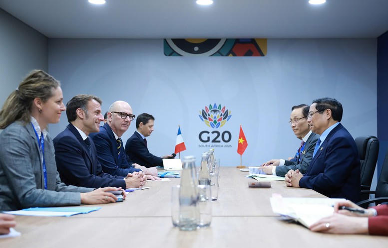 Thủ tướng Phạm Minh Chính gặp Tổng thống Pháp Emmanuel Macron - Ảnh: VGP/Nhật Bắc