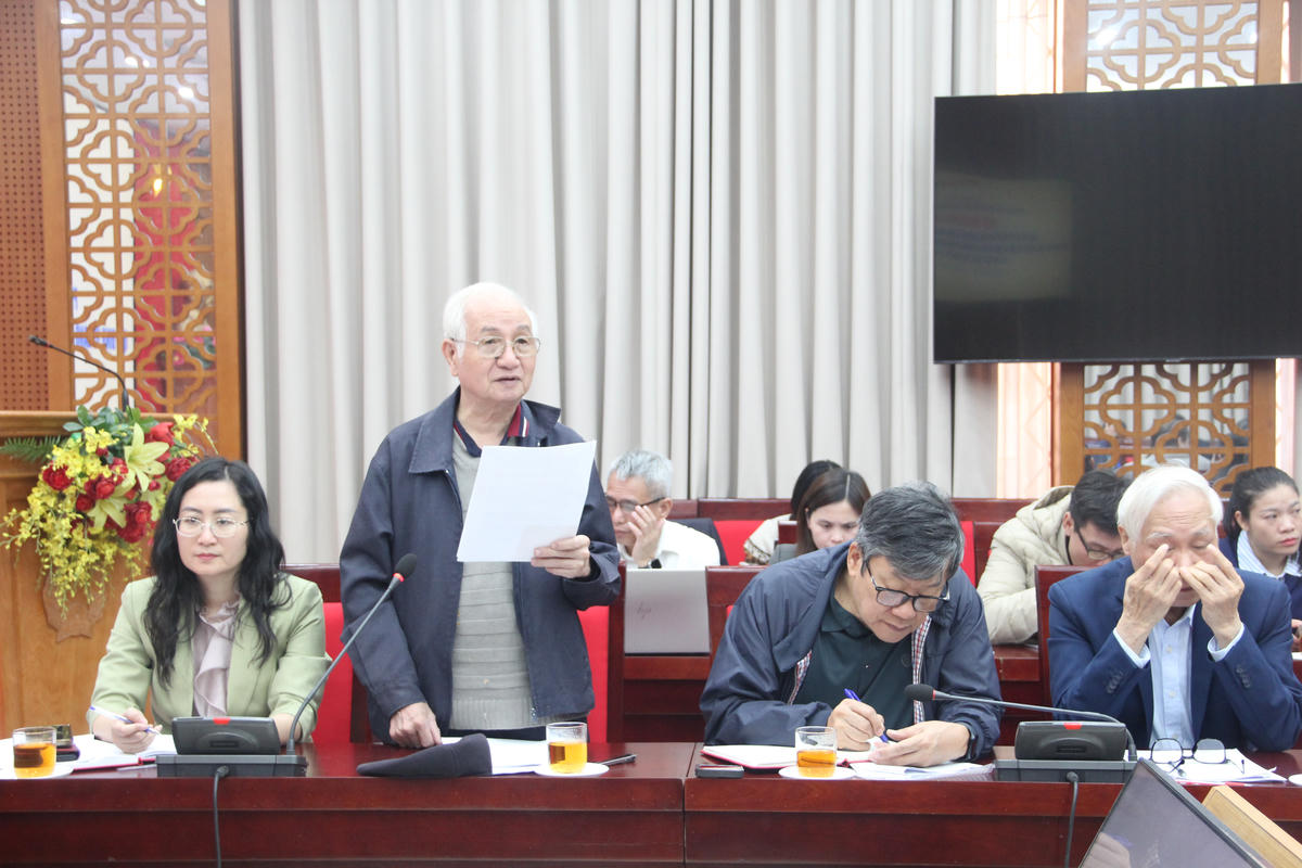 Đại biểu đóng góp ý kiến tại hội nghị phản biện.&nbsp;