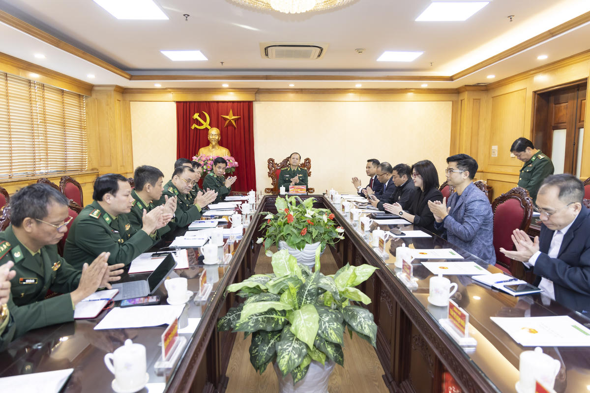 Quang cảnh buổi làm việc. Ảnh: Quang Vinh.