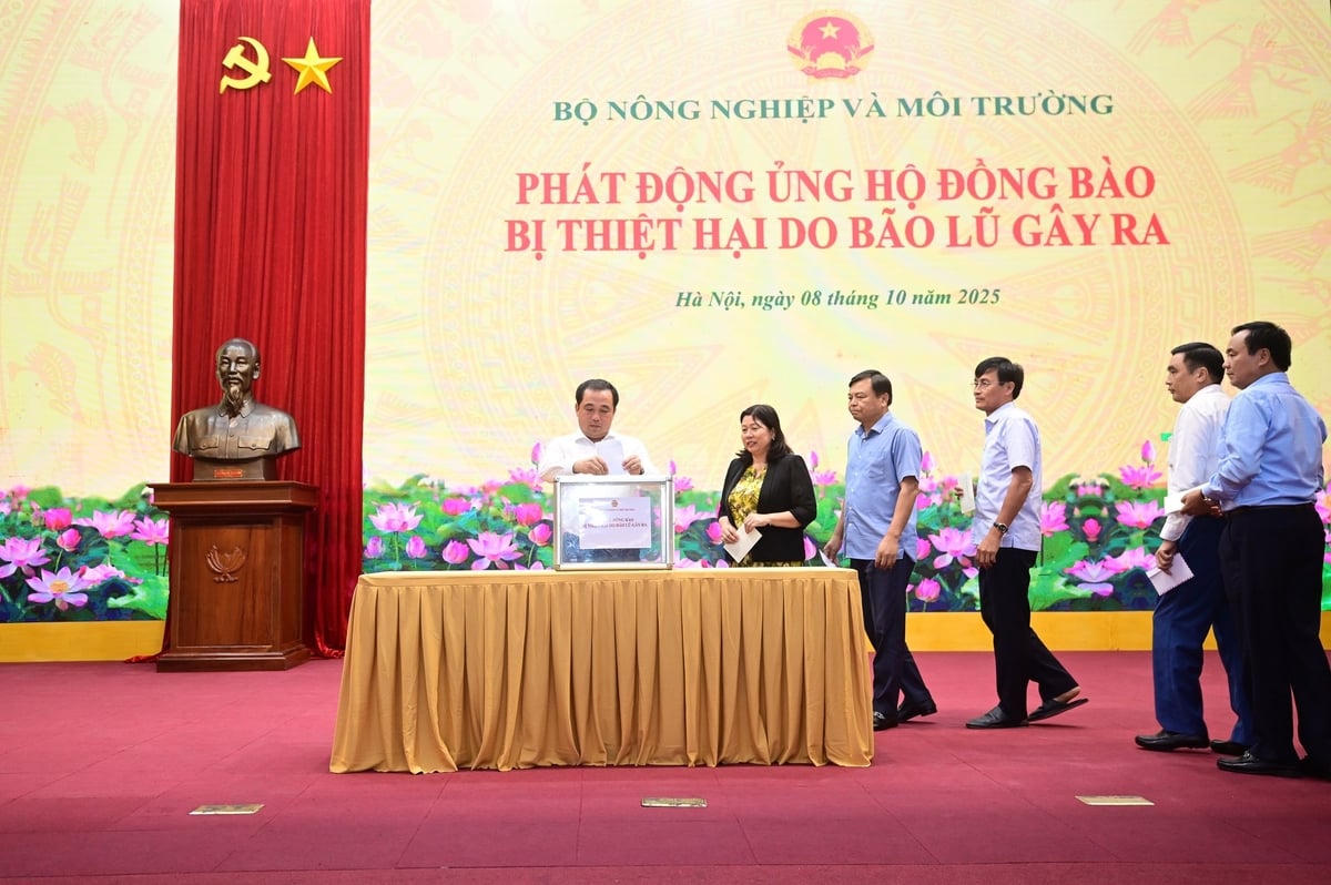 Với tinh thần đoàn kết, “tương thân tương ái”, nhiều tập thể, cá nhân là các cán bộ, công chức, viên chức, đoàn viên và người lao động ngành Nông nghiệp và Môi trường đã tích cực tham gia, ủng hộ. Ảnh: Tùng Đinh