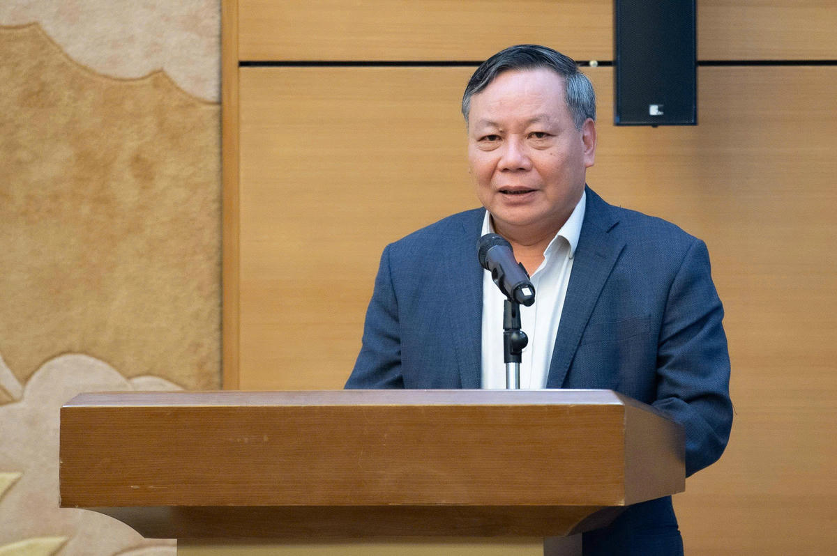 Phó Bí thư Thường trực Thành ủy Hà Nội Nguyễn Văn Phong phát biểu tại buổi lễ. Ảnh: Như Ý