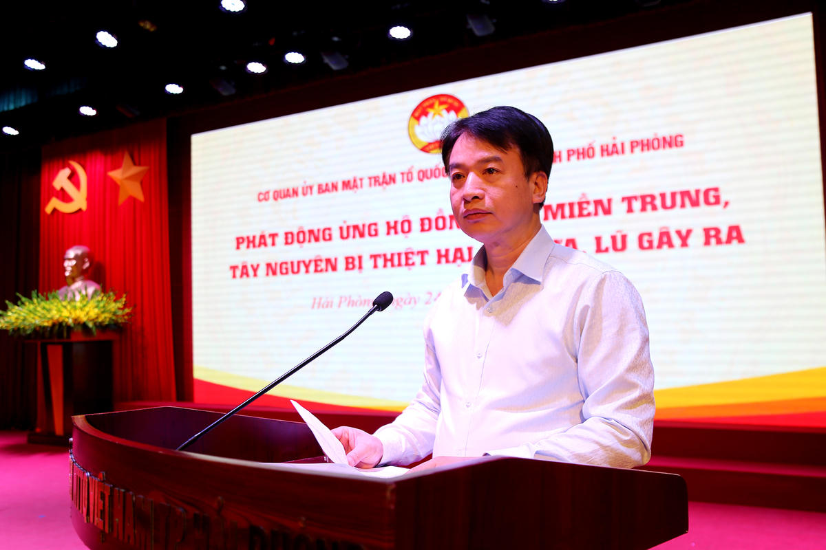 Ông Nguyễn Đức Tuấn, Phó Chủ tịch Thường trực Ủy ban MTTQ Việt Nam thành phố&nbsp;phát động đợt ủng hộ đồng bào các tỉnh, thành phố bị thiệt hại do mưa lũ. Ảnh: PT.&nbsp;