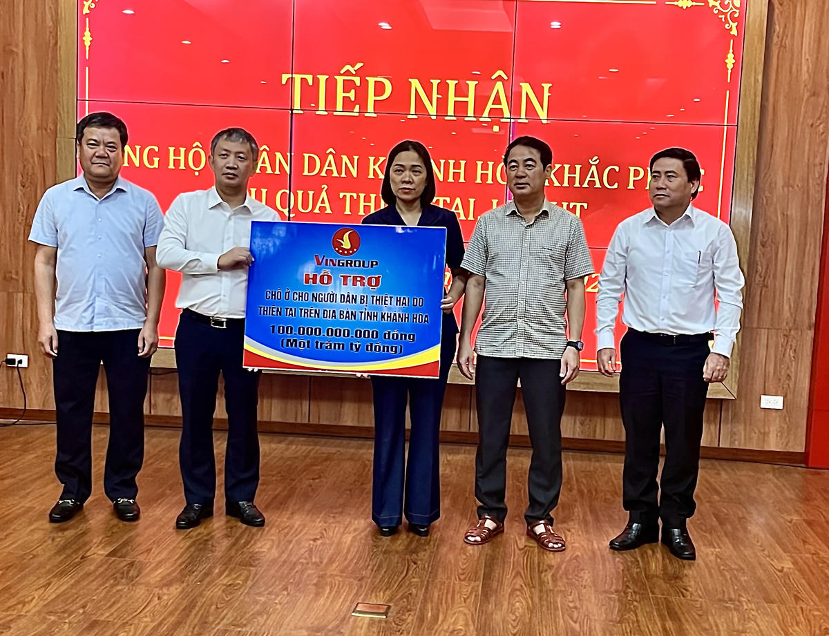 Tập đoàn Vingroup hỗ trợ tỉnh Khánh Hòa 100 tỷ đồng để khắc phục phục hậu quả mưa lũ (ảnh Thùy Trang)