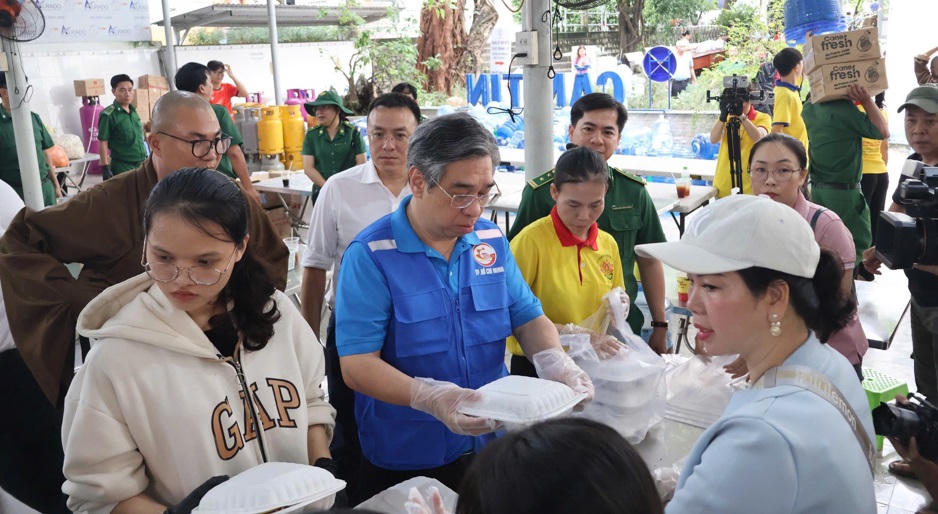 TP Hồ Chí Minh: Luôn ở bên hỗ trợ người dân vùng lũ