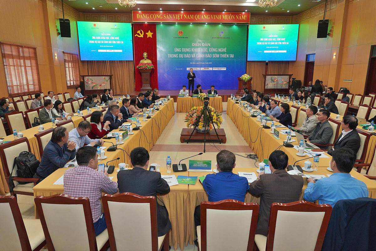 Toàn cảnh diễn đàn. Ảnh: Tùng Đinh