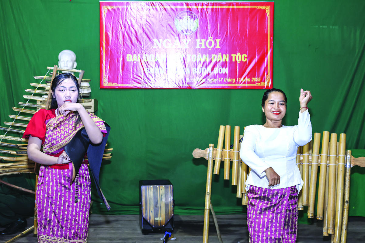 Tiết mục văn nghệ đặc sắc tại ngày hội.