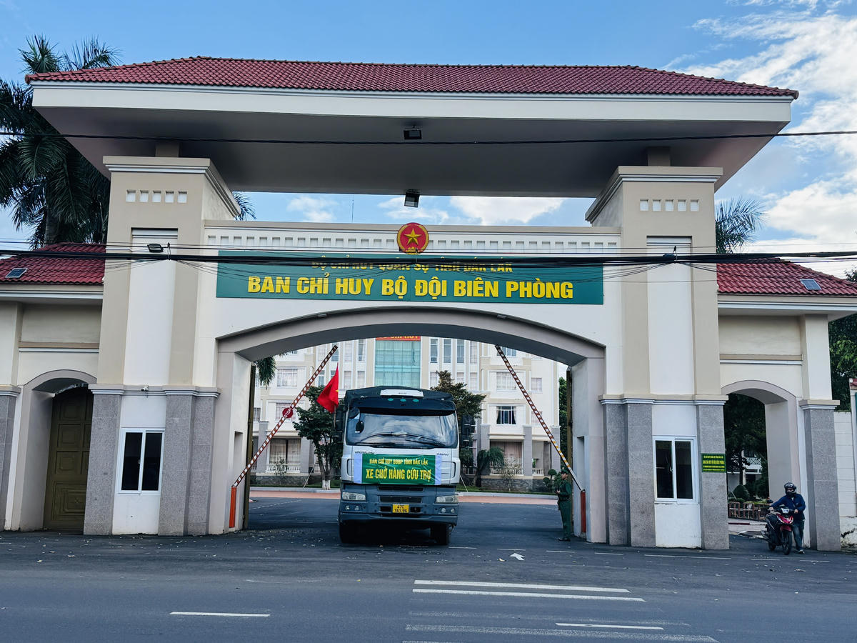 Chuyến xe 31 vận chuyển hàng cứu trợ về vùng lũ. Ảnh: Thanh Nga.