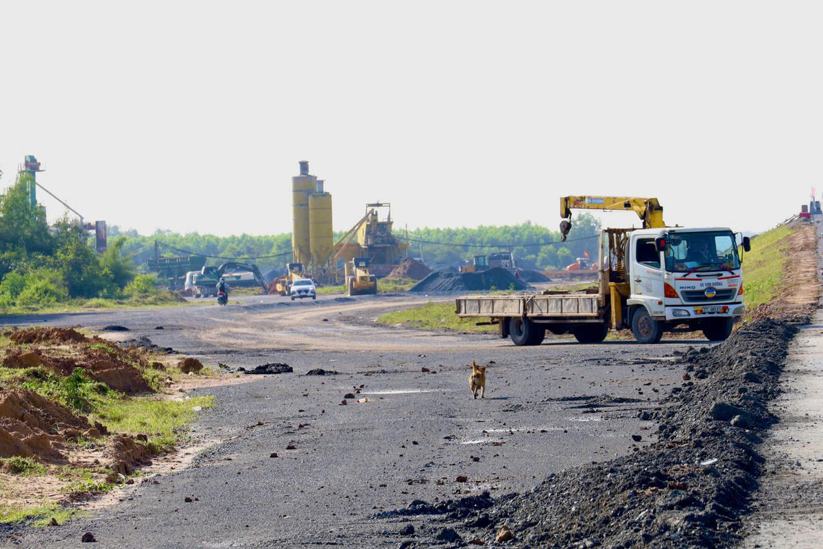 Công trường thi công dự án Vành đai 3 TP Hồ Chí Minh đoạn qua địa bàn Đồng Nai. Ảnh: Đ.X.