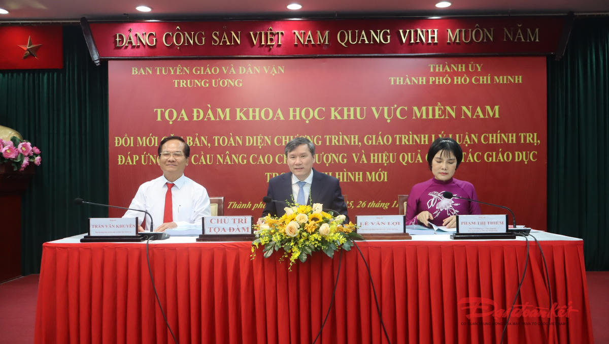 Ban Tuyên giáo và Dân vận Trung ương, Thành ủy TP Hồ Chí Minh và Viện Hàn lâm Khoa học Xã hội Việt Nam đồng chủ trì tọa đàm. Ảnh: Hồng Phúc.