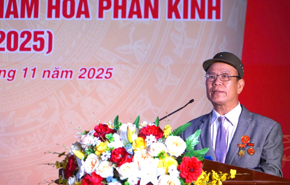 Ông Phan Tình, hậu duệ cụ Phan Kính phát biểu tại buổi lễ. Ảnh: HN.