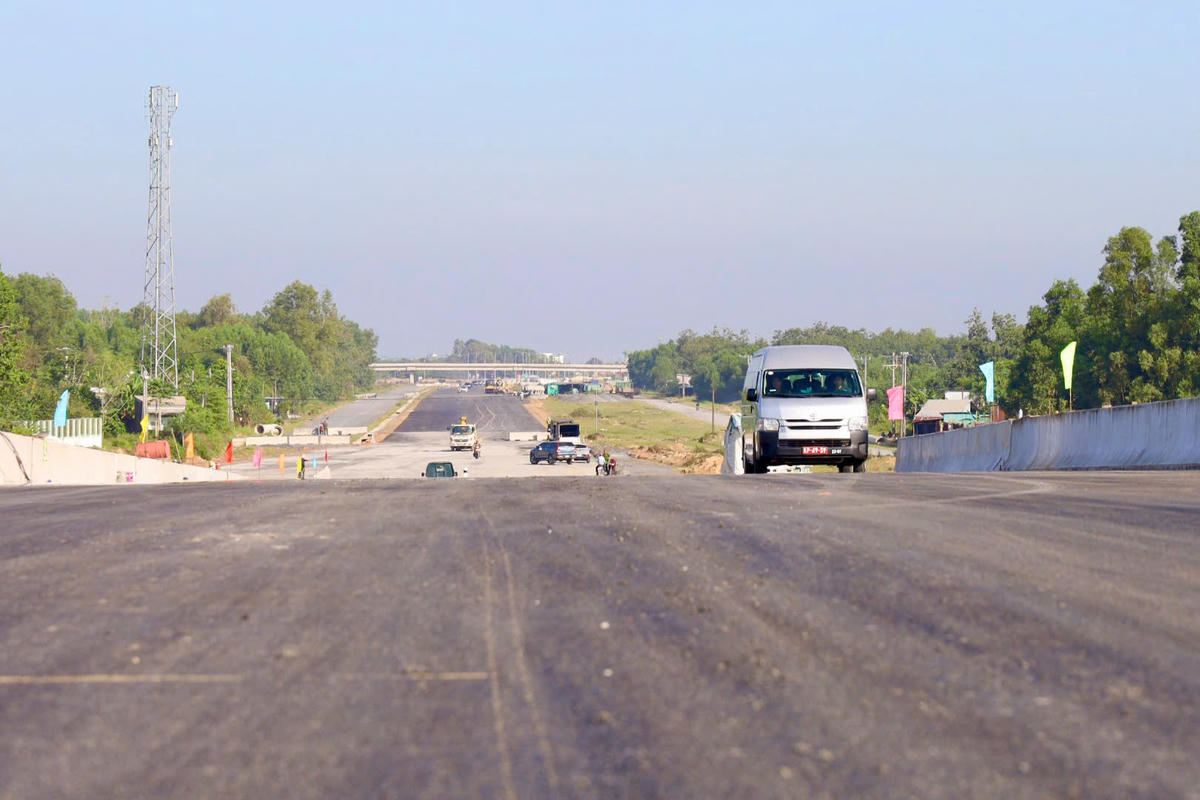 Một số khu vực dự án đi qua ở TP Hồ Chí Minh đã hình thành đường. Ảnh: Đ.X.