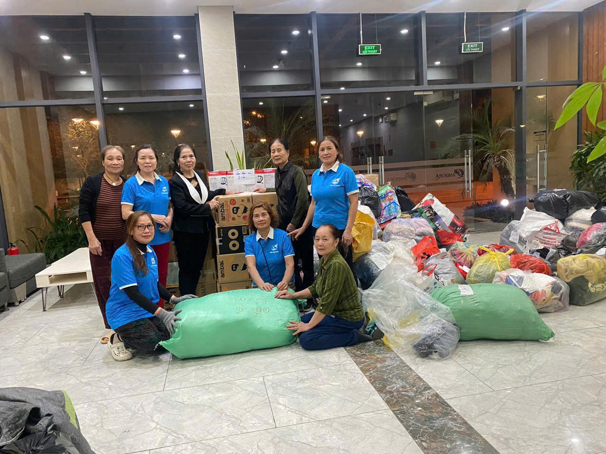 Ngày 24/11, Chi hội phụ nữ tổ dân phố số 6, số 9 và 10 phường Thanh Xuân Nam đã tiếp nhận nhu yếu phẩm gồm 1.500 kg gạo tám; 100 thùng mì tôm; 75 thùng nước, 22 thùng sữa, lương khô 20 thùng;  25 thùng bánh ngọt, bánh mỳ tươi; 20 kg lạc; và nhiều đồ dùng thiết yếu cùng 200 chiếc áo phao mới. Tổng trị giá 60 triệu đồng để vận chuyển vào Phú Yên (Đắk Lắk)