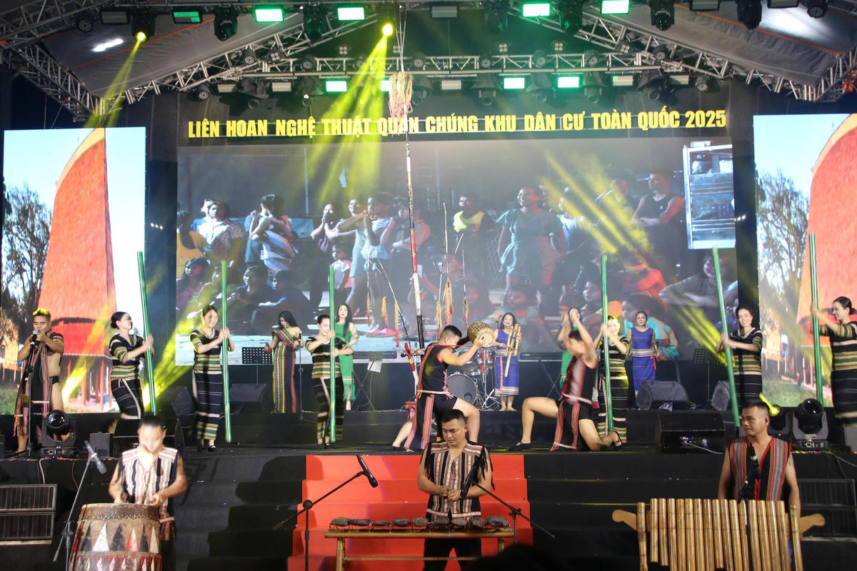 Một tiết mục biểu diễn tại Liên hoan nghệ thuật quần chúng Khu dân cư toàn quốc 2025