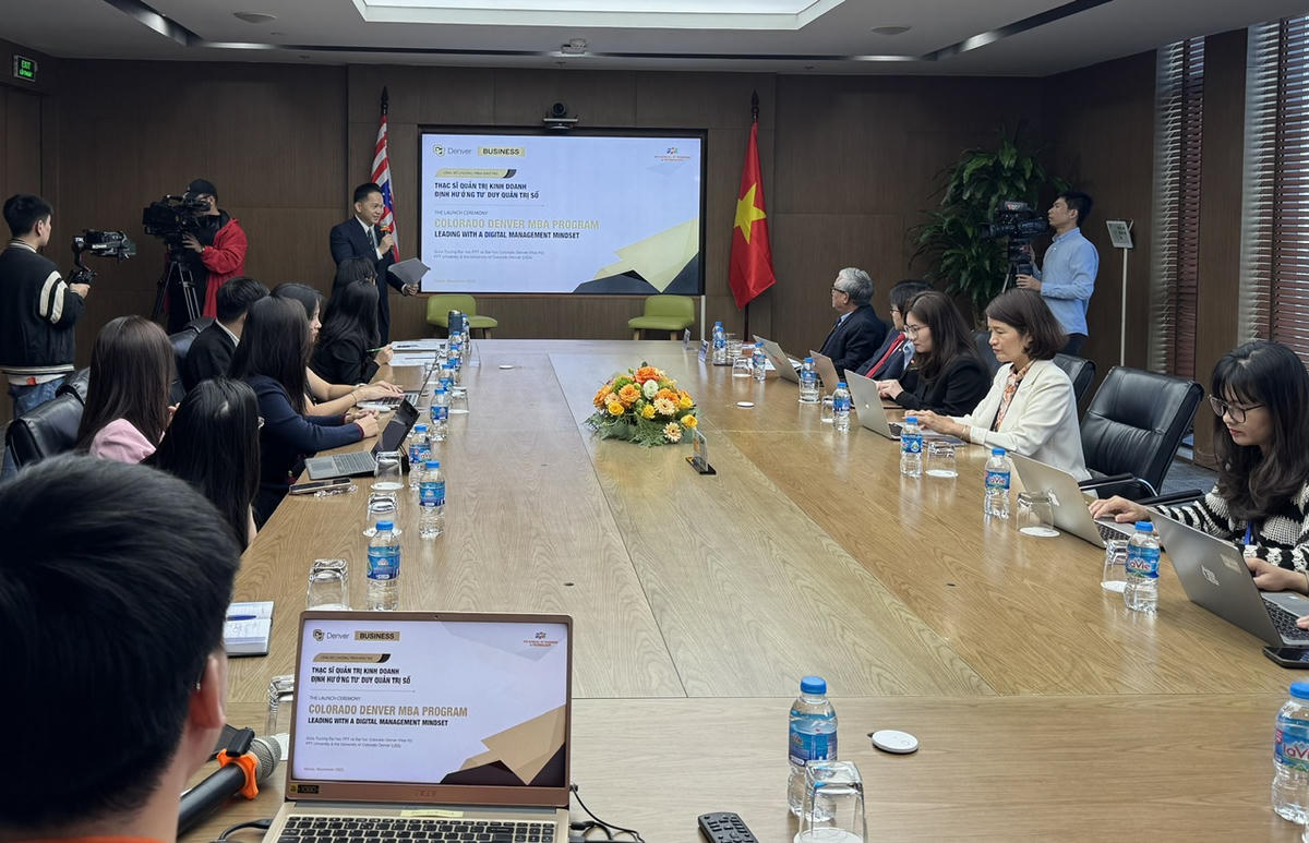 Toàn cảnh tọa đàm.