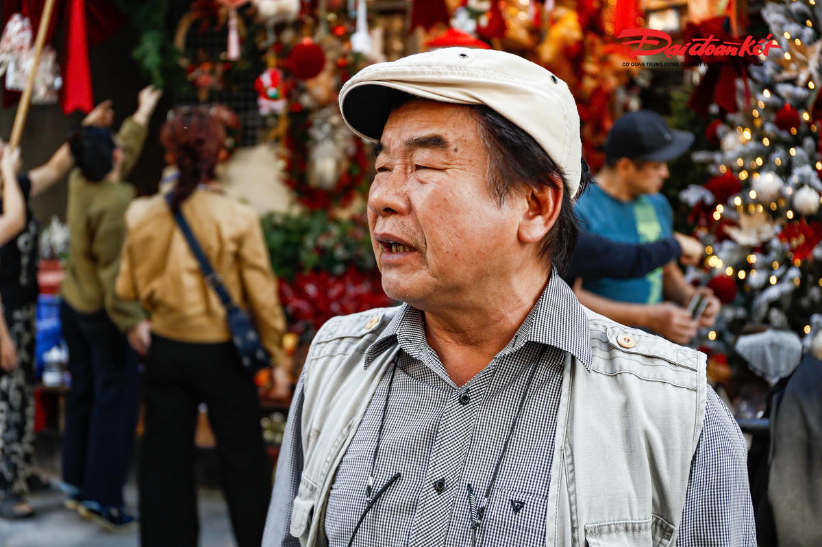 Ông Hoàn Văn Đoàn, tiểu thương kinh doanh trên phố Hàng Mã cho biết, các tiểu thương rất ủng hộ chủ trương, chính sách của thành phố, tạo đường thông, hè thoáng và khu phố văn minh. 