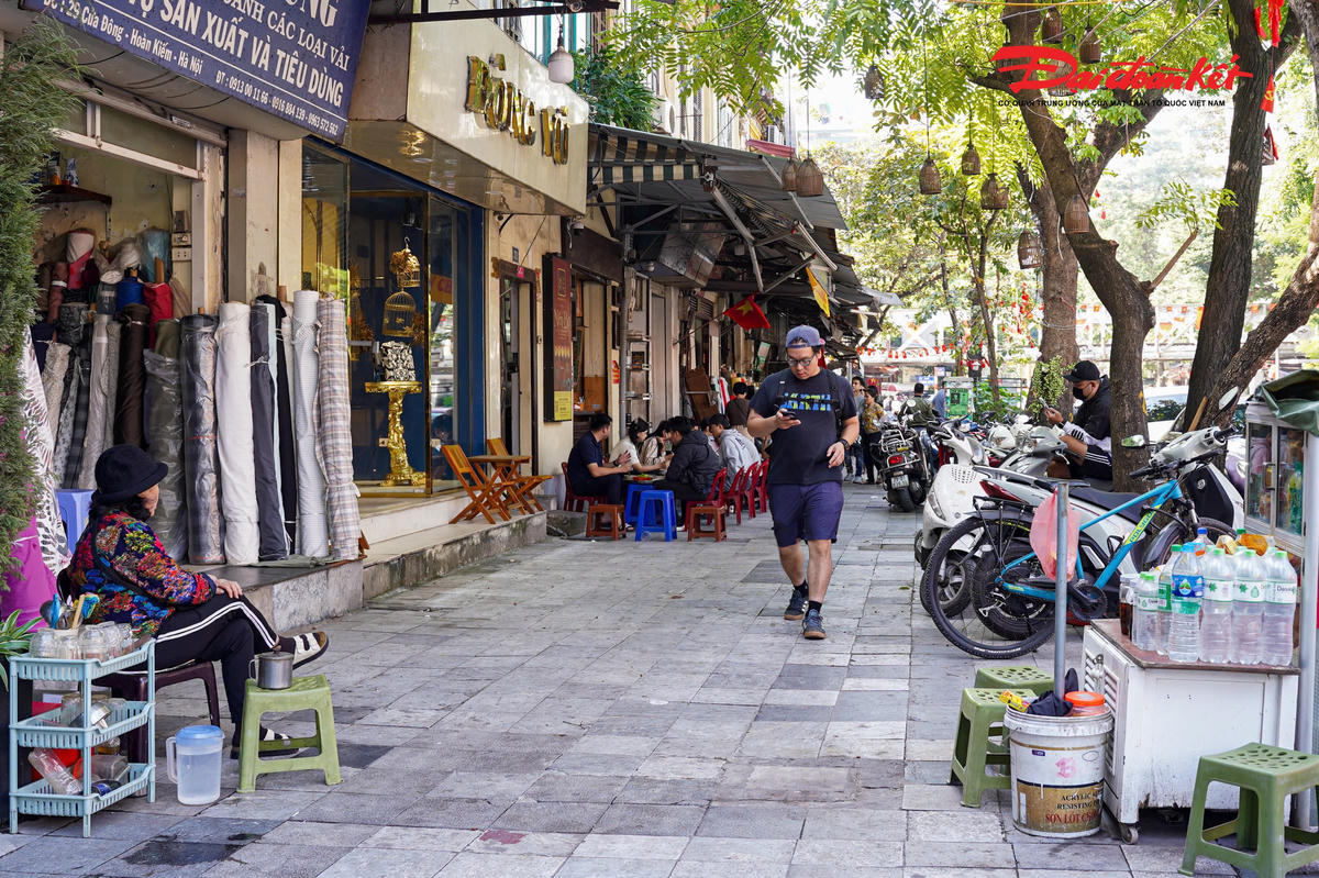 Việc thí điểm xây dựng phường kiểu mẫu về trật tự, văn minh đô thị được triển khai theo 3 giai đoạn cụ thể: Giai đoạn 1 tập trung điều tra cơ bản, tuyên truyền, sắp xếp trật tự từ ngày 15/11/2025 đến 30/11/2025. Giai đoạn 2 tiến hành tổng kiểm tra, xử lý, giải tỏa các trường hợp vi phạm từ ngày 30/11/2025 đến 31/12/2025. Giai đoạn 3 duy trì công tác kiểm tra, phòng ngừa, ngăn chặn tái vi phạm từ ngày 1/1/2026 đến hết ngày 15/2/2026.