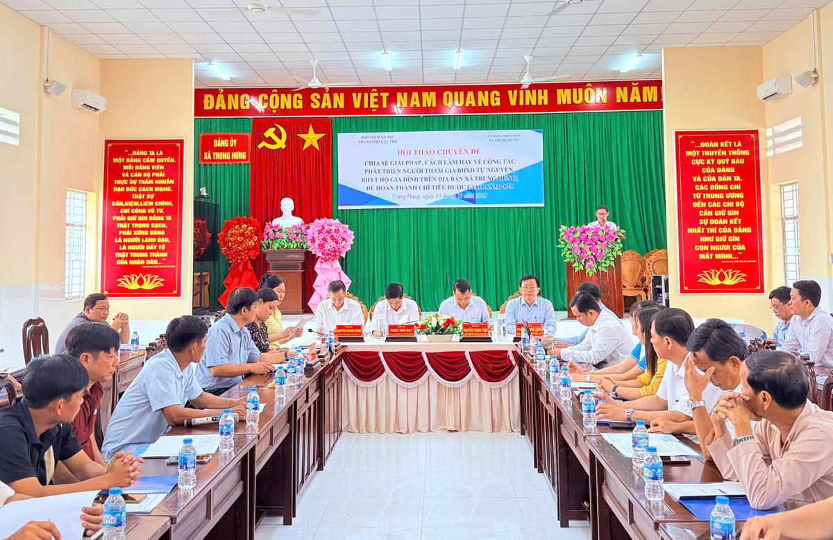 Hội thảo chuyên đề nhân rộng mô hình, cách làm hiệu quả trong tuyên truyền, 
vận động người dân tham gia BHXH tự nguyện, BHYT tại xã Trung Hưng. Ảnh: Thanh Tú