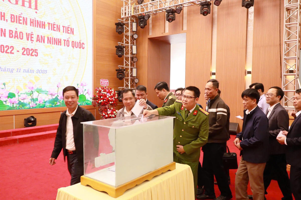 Những người tận lực cho làng xã bình yên