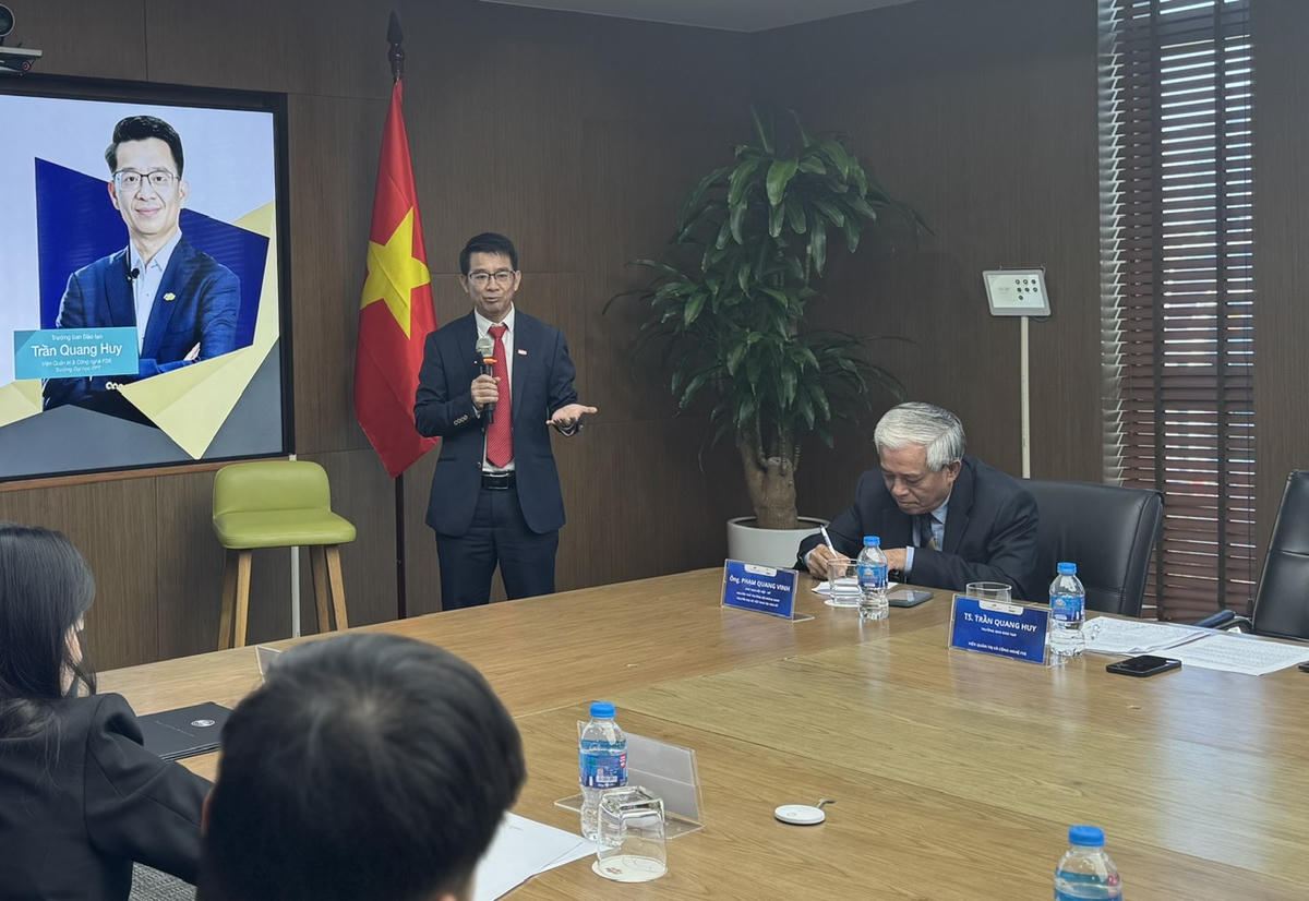 Ông Trần Quang Huy – Trưởng Ban đào tạo Viện Quản trị và Công nghệ FSB trao đổi tại tọa đàm.