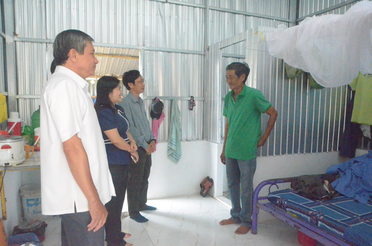 Thời gian qua, phong trào thi đua xóa nhà tạm, nhà dột nát trên địa bàn tỉnh Cà Mau đã thu hút sự tham gia đông đảo và hưởng ứng tích cực của các tầng lớp nhân dân, với nhiều mô hình hay, cách làm sáng tạo, đem lại hiệu quả thiết thực.