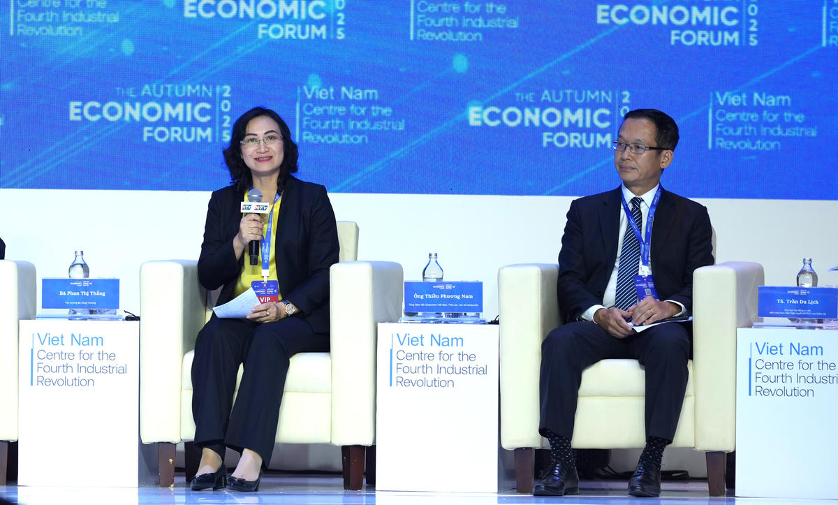 Thứ trưởng Bộ Công Thương Phan Thị Thắng nói về phát triển năng lượng tái tạo. Ảnh; T.N