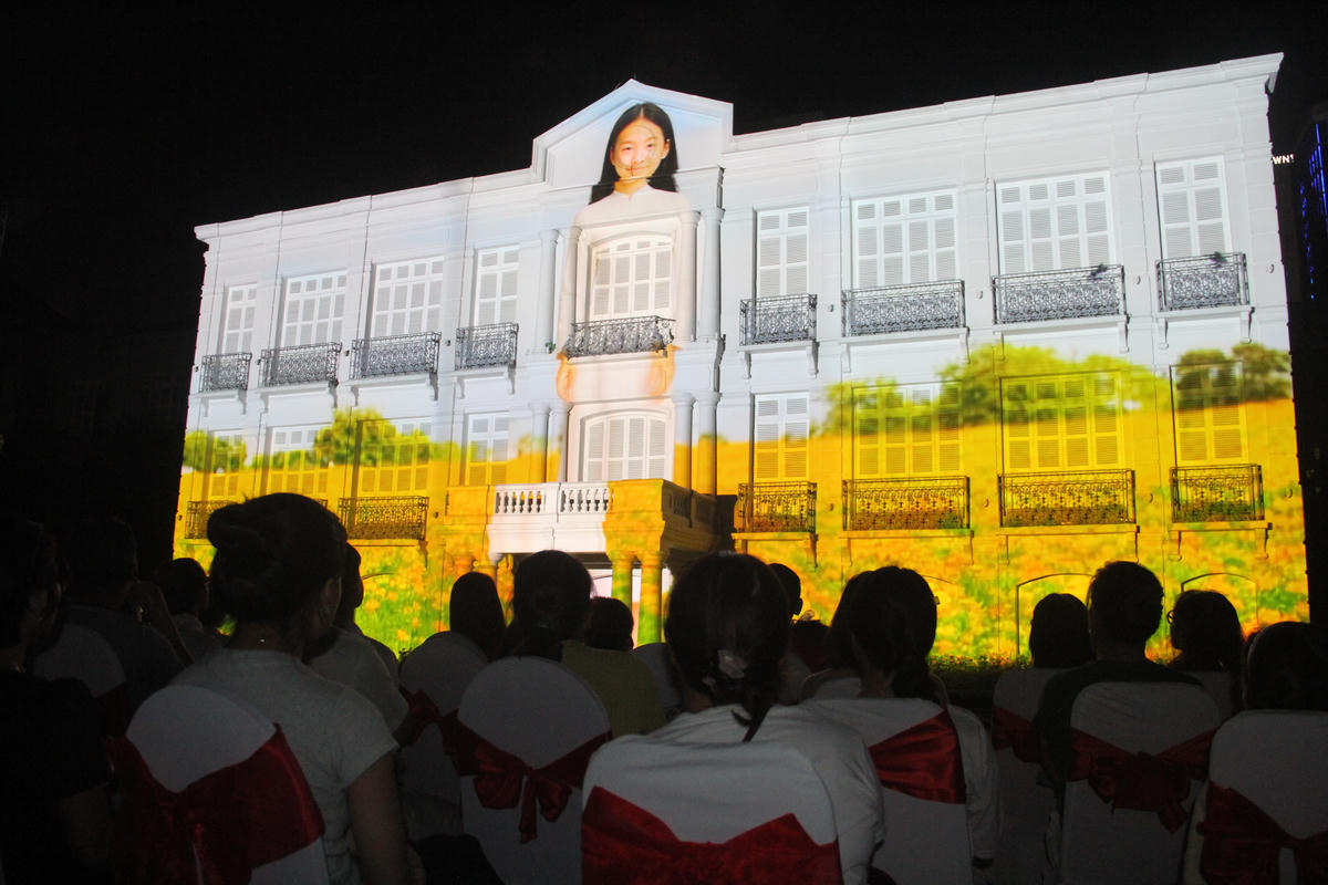 TP Đà Nẵng vừa qua thử nghiệm các sản phẩm văn hóa mới, như trình chiếu 3D mapping tại Bảo tàng Đà Nẵng. Ảnh: Phạm Yến.