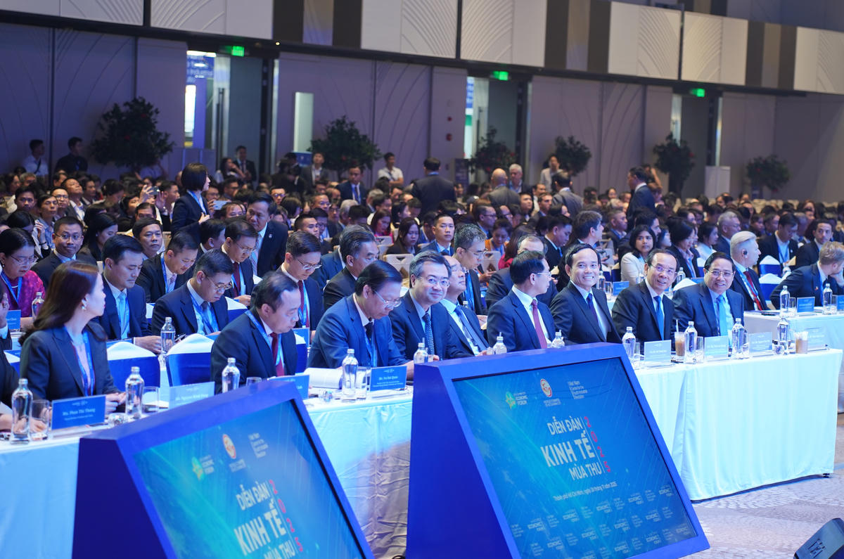 Thủ tướng Phạm Minh Chính cùng lãnh đạo các bộ, ngành, địa phương đã tham dự Diễn đàn Kinh tế Mùa thu 2025. Ảnh: N.T