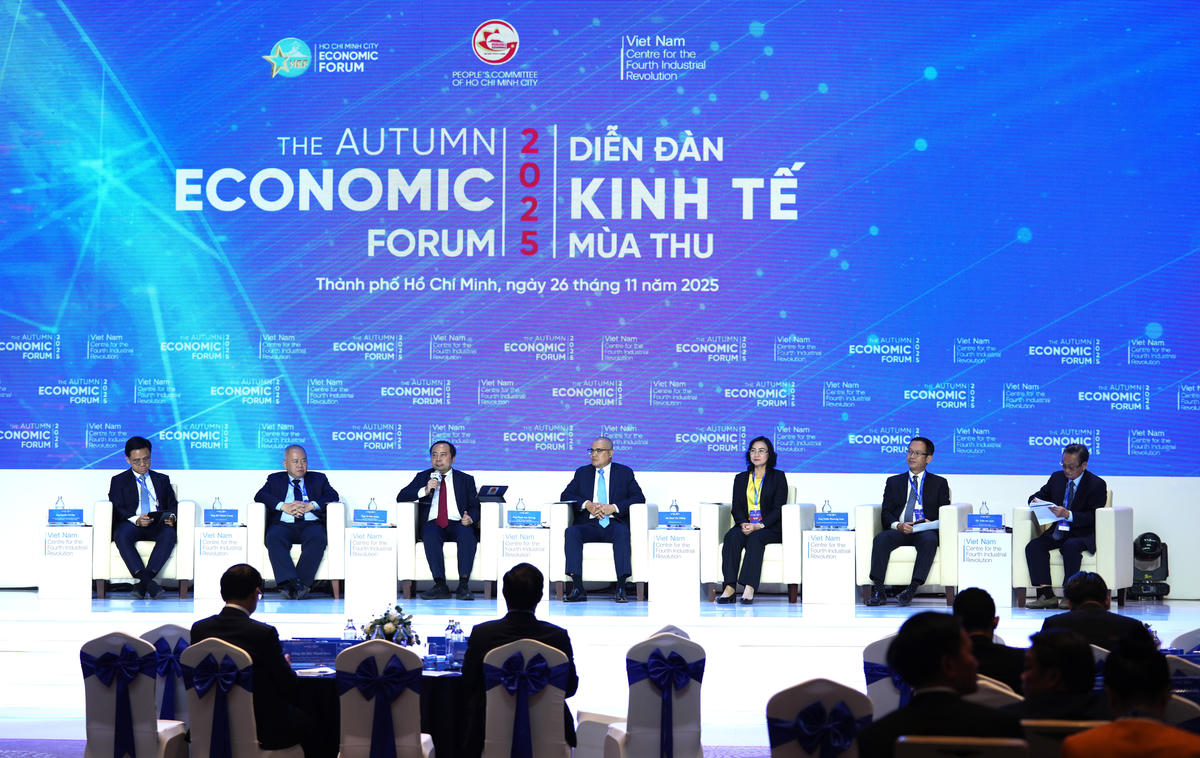 Toàn cảnh phiên đối thoại với các bộ - ngành chiều 26/11, tại Diễn đàn Kinh tế Mùa thu 2025. Ảnh T.N