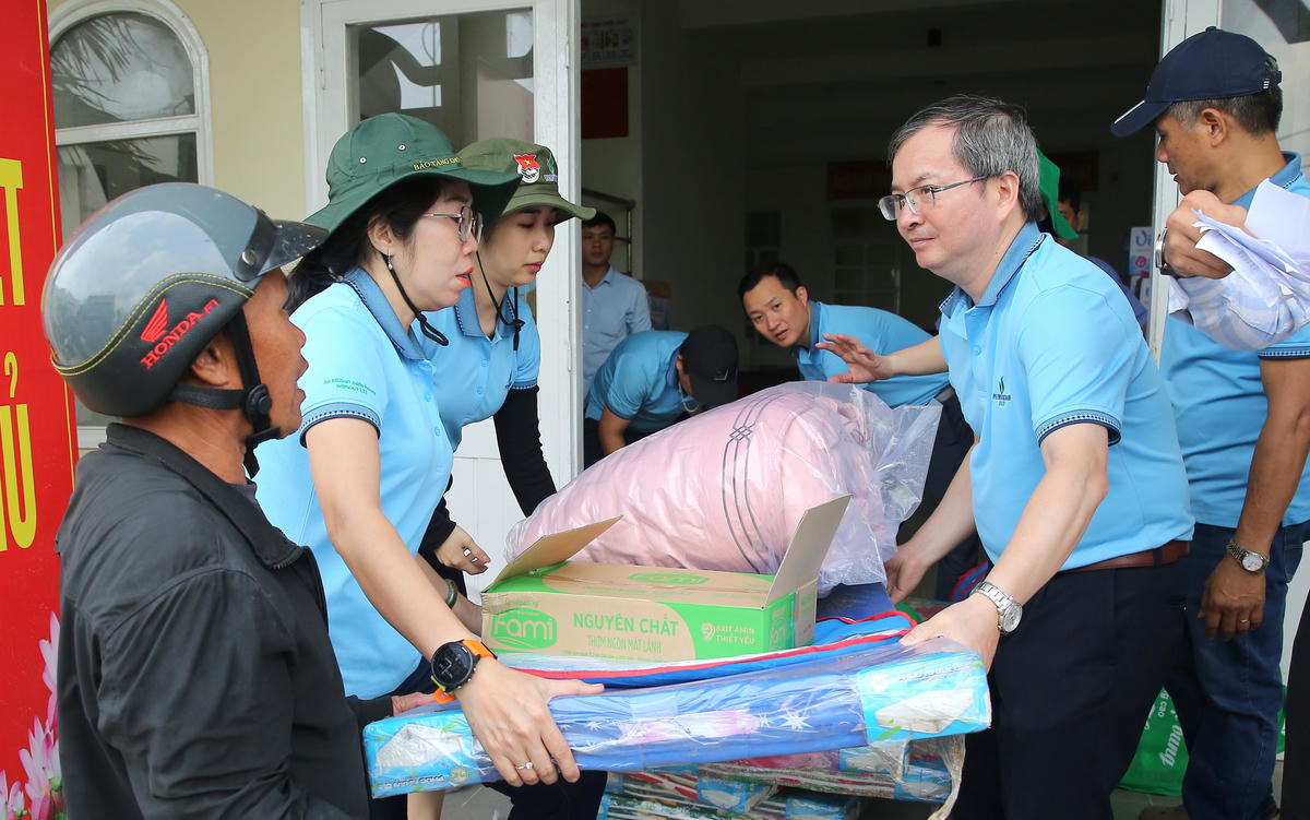 Những phần hỗ trợ thiết thực, ý nghĩa của người lao động BSR đã đến với bà con vùng lũ&nbsp;Đắk Lắk