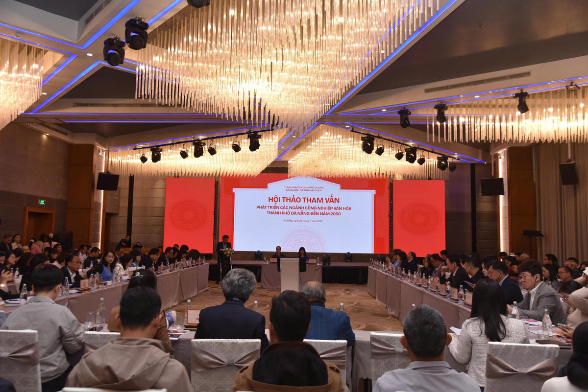 Hội thảo tham vấn các ý kiến chuyên gia về phát triển công nghiệp văn hóa Đà Nẵng. Ảnh: Nguyễn Tú.