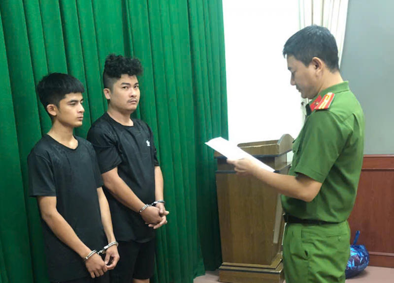 Hai bị can tại Cơ quan CSĐT Công an tỉnh Vĩnh Long.