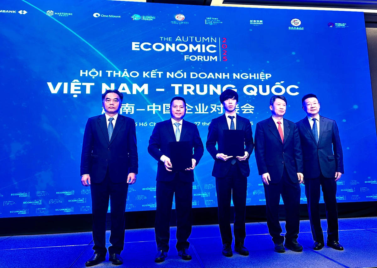 Lễ công bố Biên bản Ghi nhớ hợp tác giữa HCMC C4IR và Tập đoàn Sunwah. Ảnh; T.H