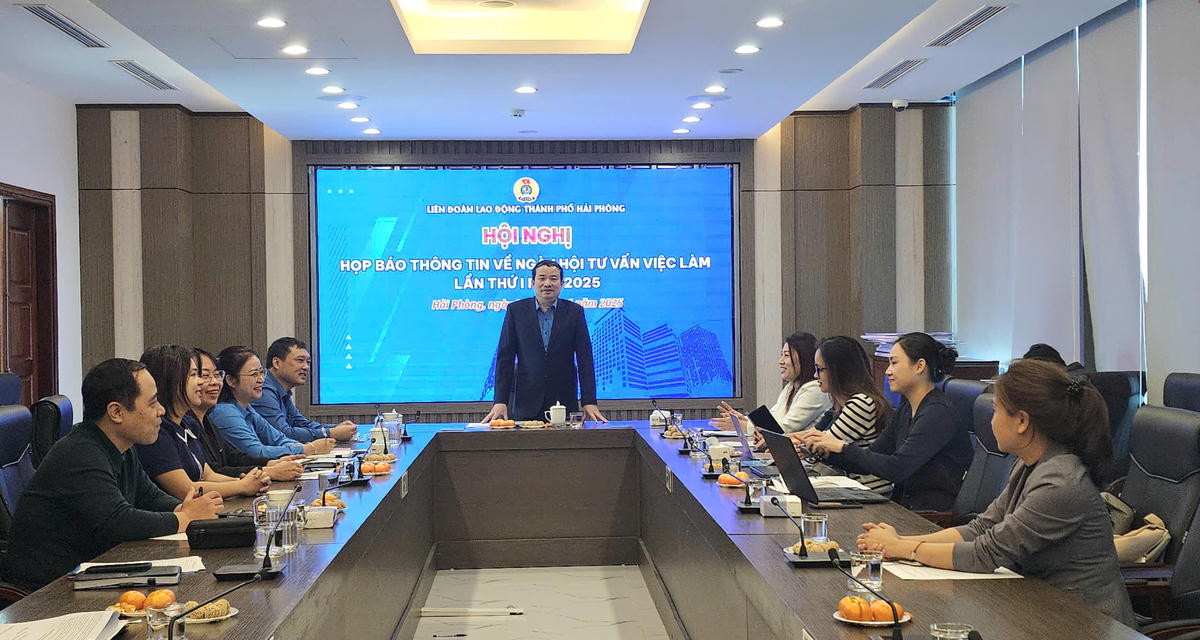 Ông Nguyễn Anh Tuân, Phó Chủ tịch Uỷ ban MTTQ Việt Nam thành phố, Chủ tịch Liên đoàn Lao động thành phố phát biểu tại cuộc họp báo. Ảnh: PT.&nbsp;