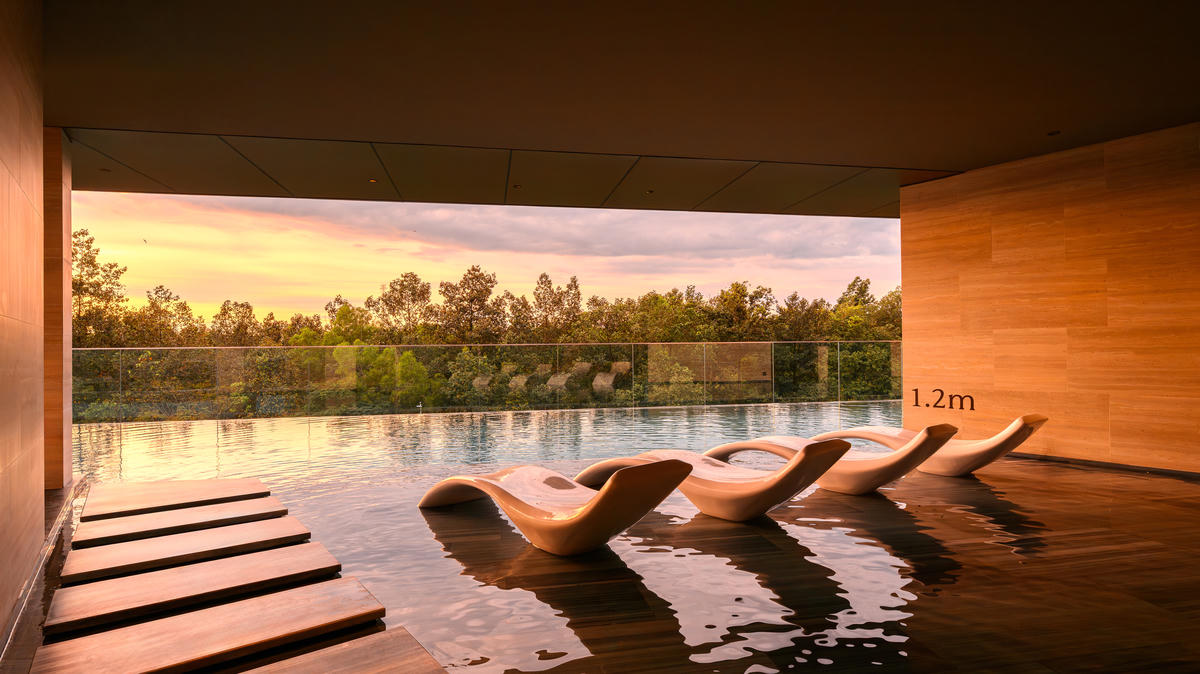 Hồ bơi vô cực được mệnh danh là một trong những góc nhìn ấn tượng nhất tại Bình Dương (Ảnh chụp thực tế).