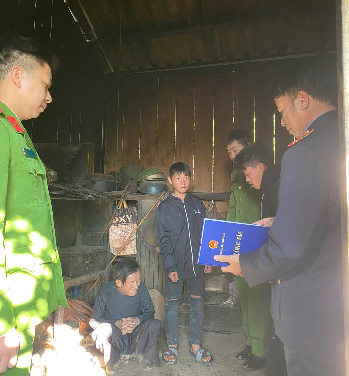 Công an dựng lại hiện trường vụ việc. Ảnh: Công an tỉnh Lào Cai.