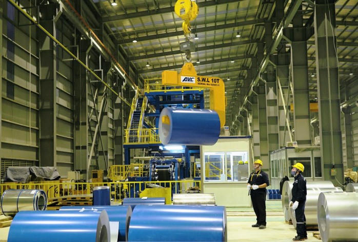 Tập đoàn Hòa Phát dự kiến sẽ bàn giao 100.000 m2 tôn lợp theo hình thức cuốn chiếu từ ngày 27/11. Ảnh: CV.