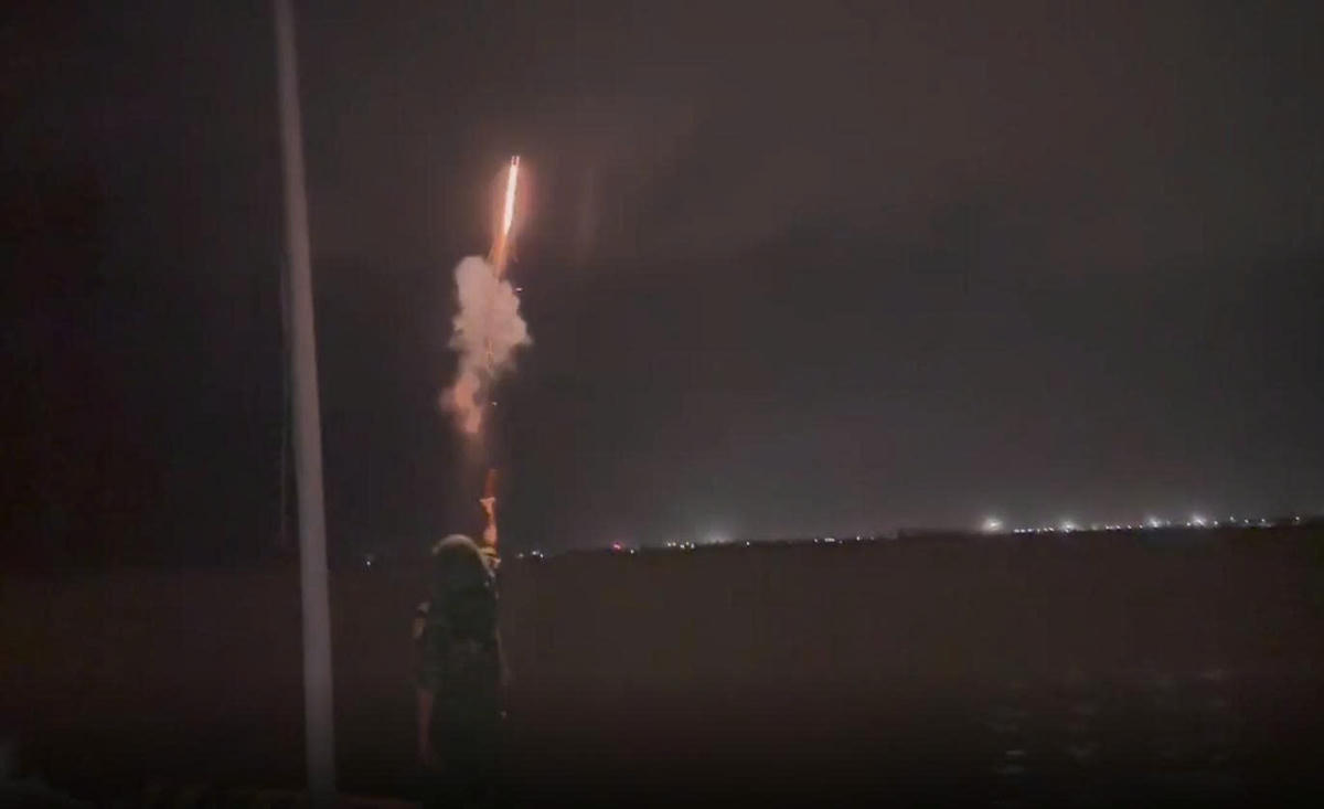 Bộ đội Biên phòng Đắk Lắk khẩn cấp kêu gọi ngư dân chủ động phòng tránh bão số 15. Ảnh: Ngọc Lân.