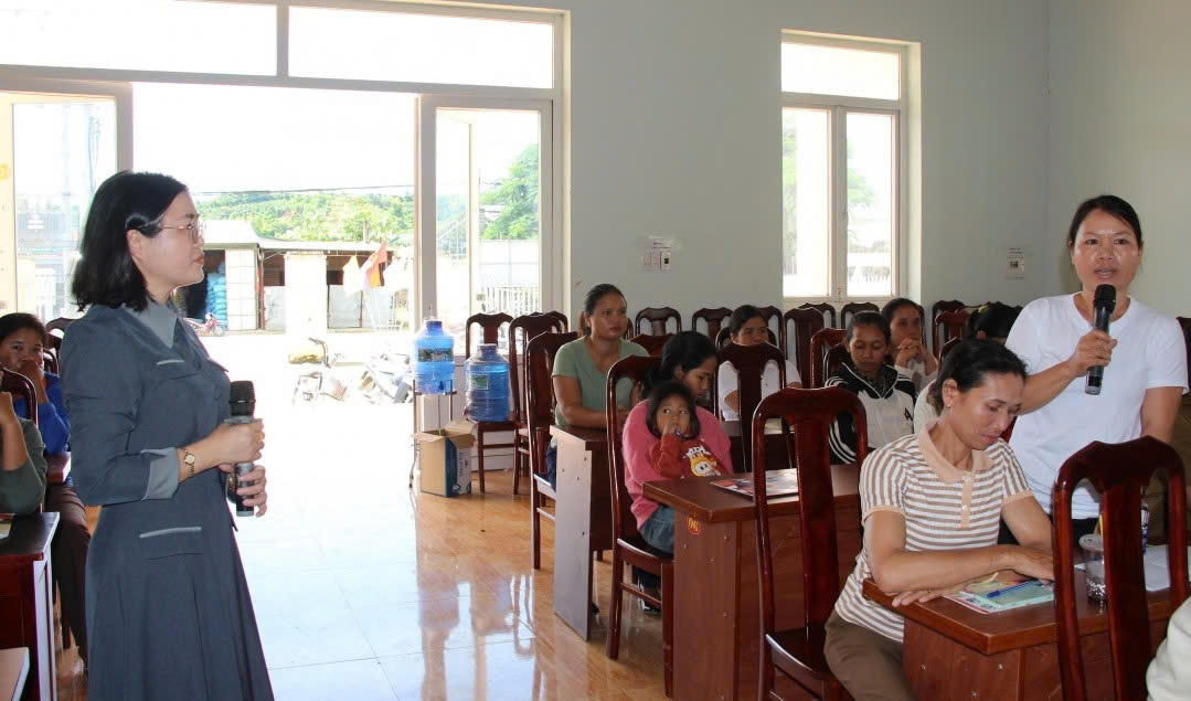 Hội nghị tập huấn nâng cao kiến thức Bình đẳng giới cho cán bộ cơ sở, chi hội trưởng, già làng, trưởng buôn, người có uy tín tại xã Đắk Liêng