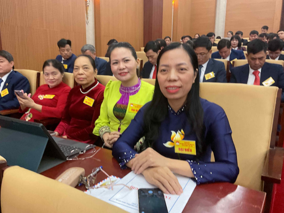 Bà Đinh Thị Thu Hiền, Chủ tịch Ủy ban MTTQ phường Hòa Bình, tỉnh Phú Thọ có tham luận về công tác Mặt trận được Đại hội đánh giá cao.