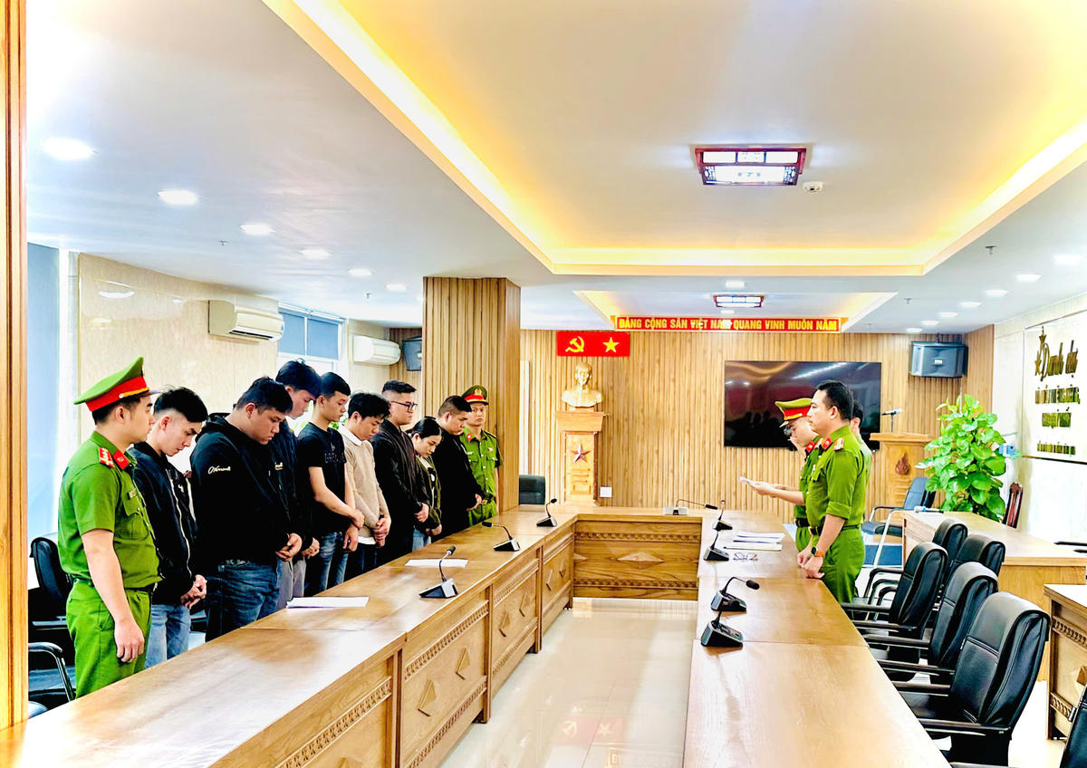 Các đối tượng tại cơ quan điều tra. Ảnh: CV.