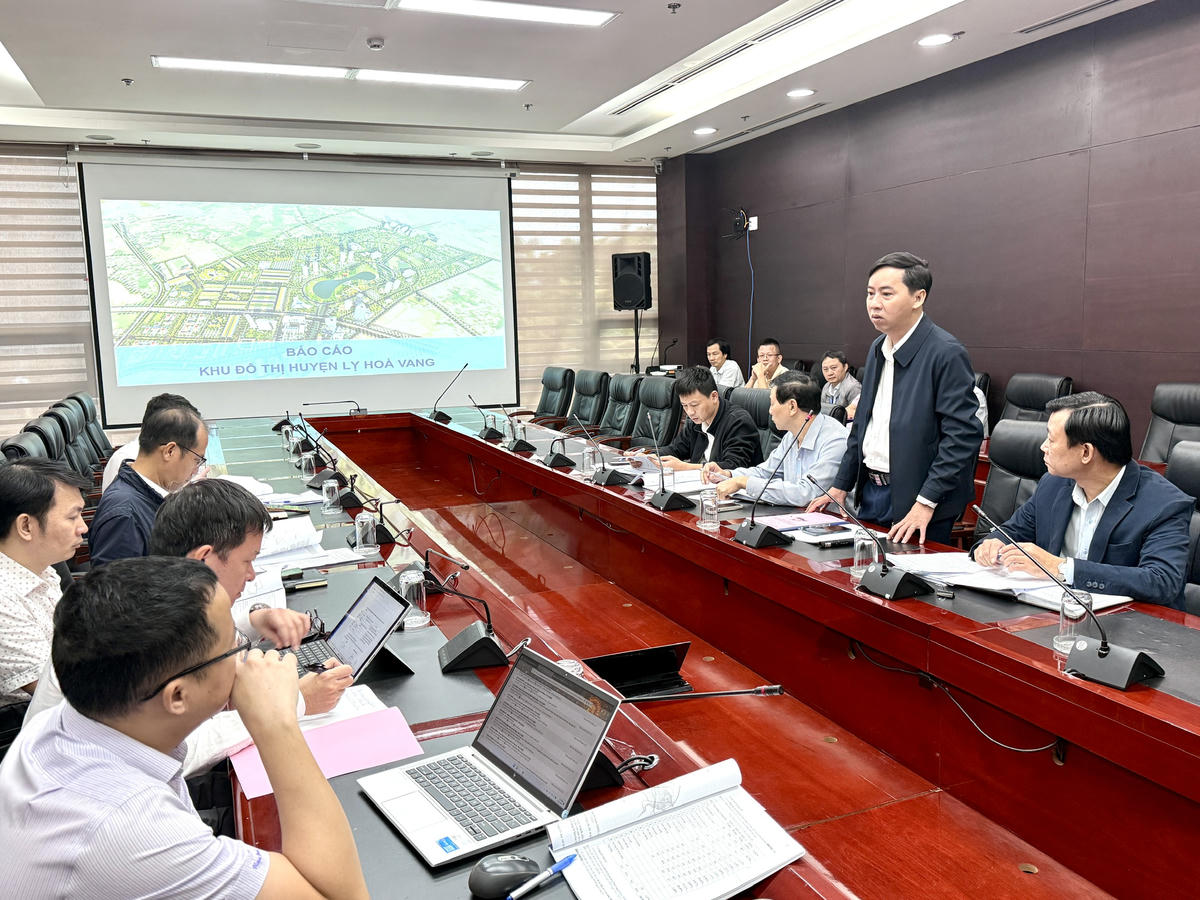 Ông Lê Phú Nguyện, Chủ tịch UBND xã Hòa Vang tại buổi làm việc. Ảnh: Nguyễn Tú.