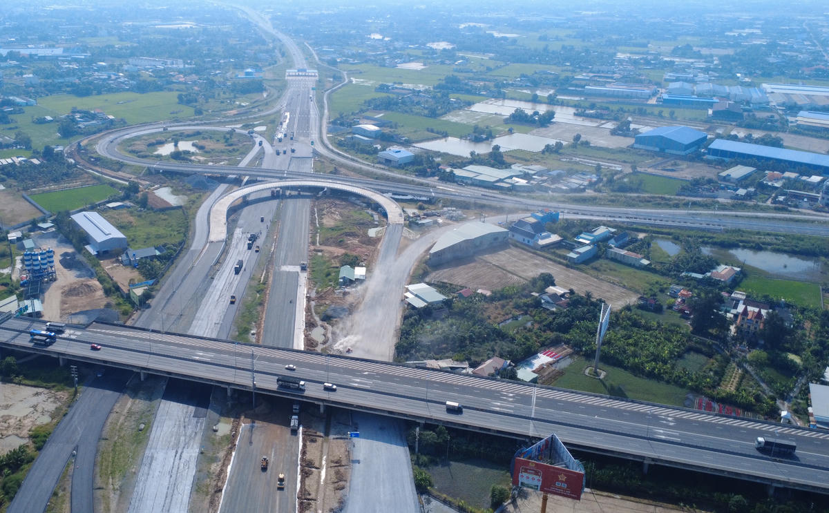 Khu vực nút giao Mỹ Yên (xã Mỹ Yên) nơi đường Vành đai 3 TP Hồ Chí Minh liên thông với 2 trục cao tốc khác. Ảnh: Đ.Xá.