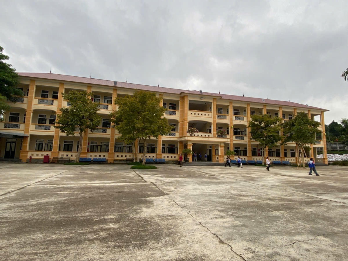 Trường PTDTBT THCS Quỳ Hợp được đầu tư khang trang nhờ nguồn vốn Chương trình MTQG 1719. Ảnh: An Yên